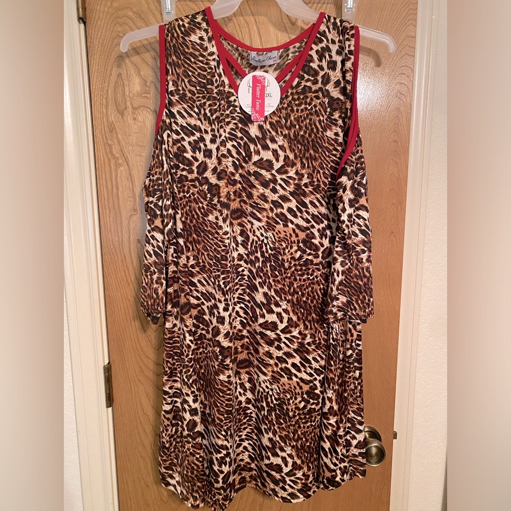 Ladies size 2X tunic. New with tags.